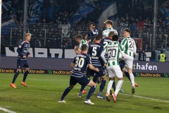 21. Spieltag: SCP - HSV. Kopfball Frenkert, der Ball wird abgelenkt und landet im Tor ...