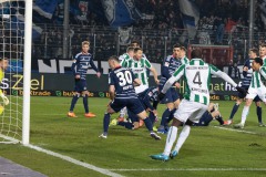 21. Spieltag: SCP - HSV. Kopfball Frenkert, der Ball wird abgelenkt und landet im Tor ...