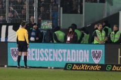 21. Spieltag: SCP - HSV. Elfmeter für den HSV? Der VAR meldet sich - und der Schiedsrichter nimmt die Entscheidung zurück.