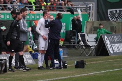 23. Spieltag: Preußen Münster - SSV Jahn Regensburg 2:0. Simon Scherder wird behandelt.
