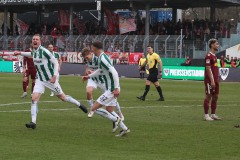 23. Spieltag: Preußen Münster - SSV Jahn Regensburg 2:0. Simon Scherder jubelt mit dem Team nach dem 2:0.