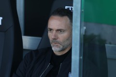 SCP - Dynamo Dresden 2:2. Trainer Alexander Ende vor dem Spiel.