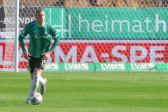 SCP - Dynamo Dresden 2:2. Simon Scherder am Ball.
