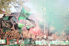 Fans in der Ostkurve beim Spiel gegen Hertha.