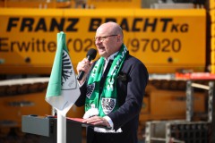 Offizieller Anpfiff zum Umbau des Preußenstadions am 28. März 2025. Oberbürgermeister Markus Lewe.