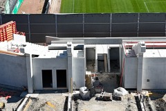 6. April: Die Westtribüne von oben - zu sehen ist eines der Mundlöcher.