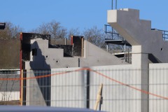 7. April 2025: Westtribüne im Bau. Hier der Bereich zur Gegengerade hin,