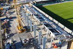 7. April 2025: Westtribüne im Bau. 