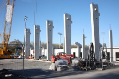 7. April 2025: Westtribüne im Bau. 