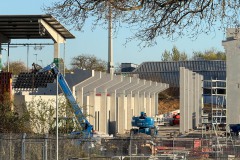 7. April 2025: Westtribüne im Bau. 