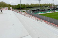 Bautagebuch Westtribüne: So sieht es am 25. April 2025 aus. So sieht der Blick von ganz oben aus. Die Kamera gibt hier ansatzweise das Gefühl von Höhe wieder...