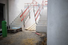 Bautagebuch Westtribüne: So sieht es am 25. April 2025 aus. Die Treppen zu den Steh- und Sitzrängen. In der Mitte entstehen die Rampen für Rollifahrer.