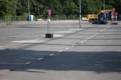 Blick auf den Parkplatz hinter der Westtribüne am 1. Juni 2025