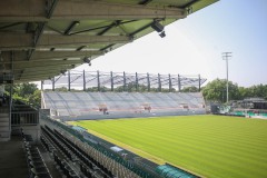 Blick auf die Westtribüne.