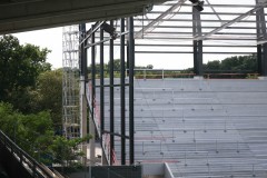 Das LVM-Preußenstadion am 3. Juli 2025. Wellenbrecher auf der Westtribüne.