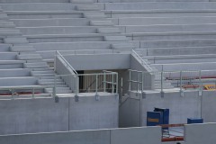 Das LVM-Preußenstadion am 3. Juli 2025. Geländer auf der Westtribüne.