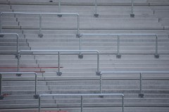 Das LVM-Preußenstadion am 3. Juli 2025. Die Wellenbrecher im Gästeblock.