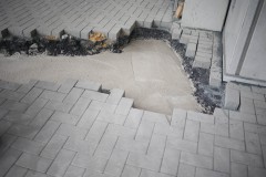 Hier wurden teilweise Fundmente gestärkt, um die "Vereinzelungsanlagen" aufzunehmen.