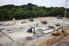Der Busparkplatz für die Gästefans und die Versickerungsanlage.