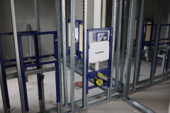Der Innenausbau der Kioske und WC-Anlagen geht voran,