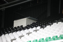 Das Preußenstadion mit der neuen Westtribüne. Hier das Podest für die Hintertorkamera.