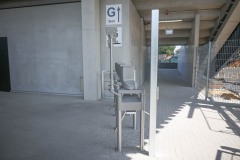Die West am Tag vor dem ersten Einsatz im Spiel  gegen Paderborn. Die Zugangsschranken zum Stehplatzbereich der Gäste.