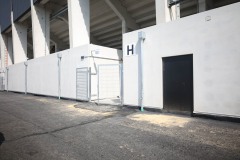 Die West am Tag vor dem ersten Einsatz im Spiel  gegen Paderborn. Diese Tore bilden provisorisch die Eingänge für die Heimfans.