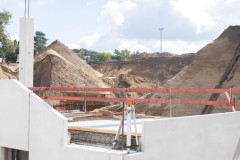 Blick über die Ost in Richtung Stadionecke, wo Kita und Geschäftsstelle entstehen werden.