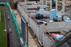 Die Ostkurve - die Gebäude enthalten die WC-Anlagen. Die Ostkurve - die Gebäude enthalten die WC-Anlagen.