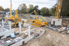 Die Ostkurve: Hier wird der Kran für die nächsten Betonteile errichtet.
