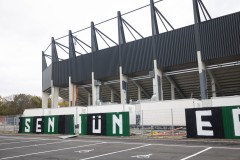 Hier müsste man mal wieder ein paar Bleche anbringen... Hier müsste man mal wieder ein paar Bleche anbringen...