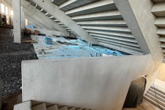 Das LVM-Preußenstadion Mitte Januar 2026. Dämmmaterial über den unterirdischen WC-Anlagen im Osten.