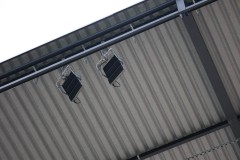 Die Ostkurve am 10. April. Flutlicht wurde montiert.