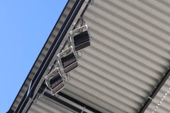 Das neue Flutlicht unter dem Dach der Ostkurve.
