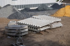 Das LVM-Preußenstadion Anfang Juni 2026. Treppenstufen hinter der Gegengeraden.