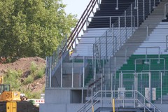 Das LVM-Preußenstadion Ende Juni 2026. Der äußerste Block der Ost wird mit Zäunen gesichert.