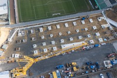 Blick von oben: Hier deutlich zu erkennen, wie weit der Bau der Westtribüne reicht. Die meisten Fundamente sind gelegt.