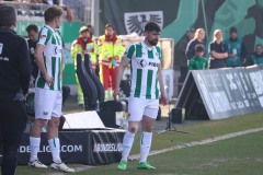 Preußen Münster - 1. FC Nürnberg 0:1. Malik Batmaz macht sich zum Einsatz bereit.