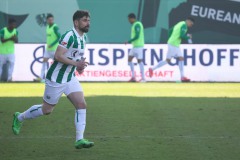 Preußen Münster - 1. FC Nürnberg 0:1. Malik Batmaz macht sich zum Einsatz bereit.