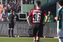 Preußen Münster - 1. FC Nürnberg 0:1. Elfmeter? Nein, doch nicht, weil der VAR eingriff.