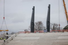 Dezember 2025: Die ersten Dachstützen werden montiert.