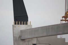 Dezember 2025: Die ersten Dachstützen werden montiert.