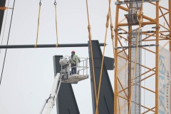 Dezember 2025: Die ersten Dachstützen werden montiert.