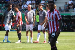 Testspiel-Doppelpack gegen den FC Southampton. Eckball: Montell Ndikum, Nils Dietrich und Niko Koulis.