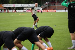 Testspiel Eintracht Rheine - Preußen Münster.  Athletiktrainer Tim Geidies gibt Gas.