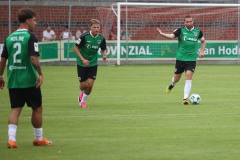 Testspiel Eintracht Rheine - Preußen Münster. Rico Preißinger am Ball, in der Mitte Till Höfling, links Louis Kolbe.