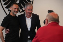 Zwei Männer vor dem Adler: Alexander Ende und Aufsichtsratschef Frank Westermann.
