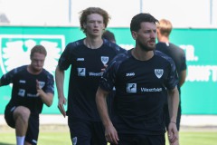Trainingsauftakt am 28. Juni 2026. Vorne "Babis" Makridis, dahinter Niklas Varelmann.