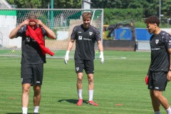 Trainingsauftakt am 28. Juni 2026. Johannes Schenk machte einige Einheiten als Spieler mit...