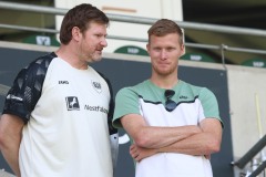 Trainingsauftakt am 28. Juni 2026. Besuch beim SCP: Gerrit Wegkamp (r.), hier mit Betreuer Helge Dahms